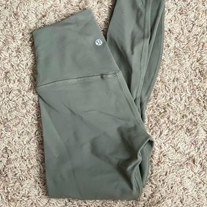 Lululemon aligns size 2